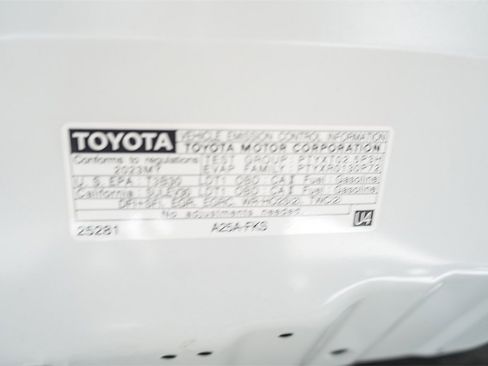 Used 2023 Toyota RAV4 XLE Premium image 31