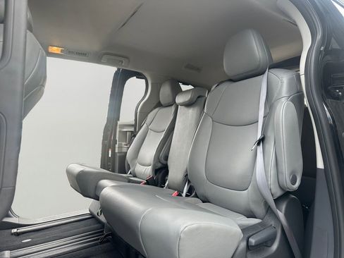 Used 2024 Toyota Sienna XLE image 25