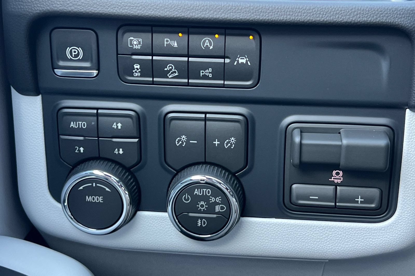 Used 2026 Chevrolet Tahoe Premier AWD/4WD image 40