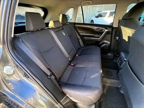Used 2022 Toyota RAV4 LE image 19