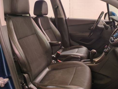 Used 2019 Chevrolet Trax LT w/ LT Convenience Package image 10