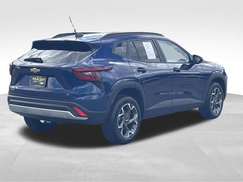 Used 2024 Chevrolet Trax LT w/ Driver Confidence Package FWD image 3