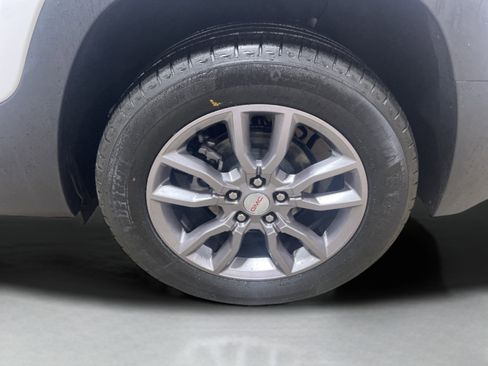 Used 2024 GMC Terrain SLT image 9