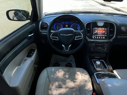 Used 2018 Chrysler 300 Limited AWD/4WD image 32