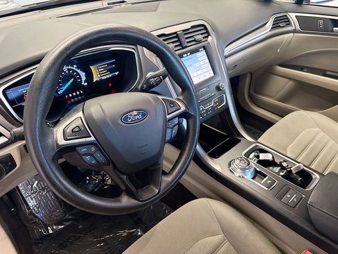 Used 2019 Ford Fusion SE image 7
