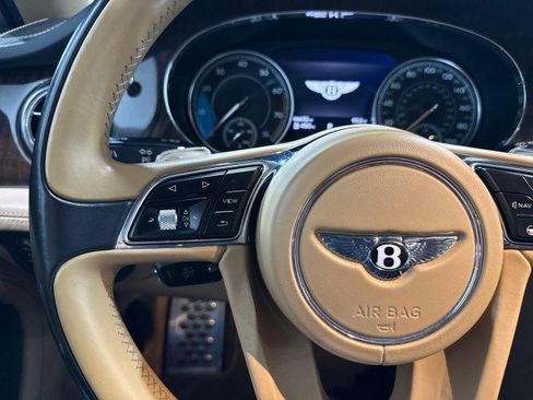 Used 2017 Bentley Bentayga image 66