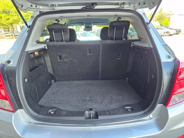 Used 2020 Chevrolet Trax LS FWD image 32