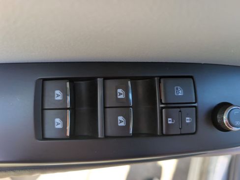 Used 2016 Toyota Highlander Limited image 19