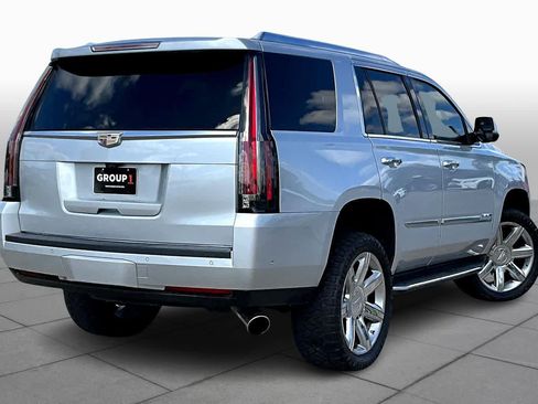 Used 2017 Cadillac Escalade Premium Luxury image 10