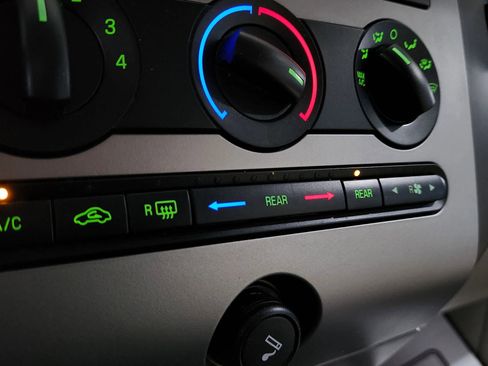 Used 2014 Ford Expedition XLT image 40