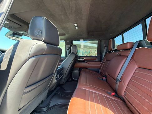 Used 2024 GMC Sierra 3500 Denali Ultimate AWD/4WD image 5
