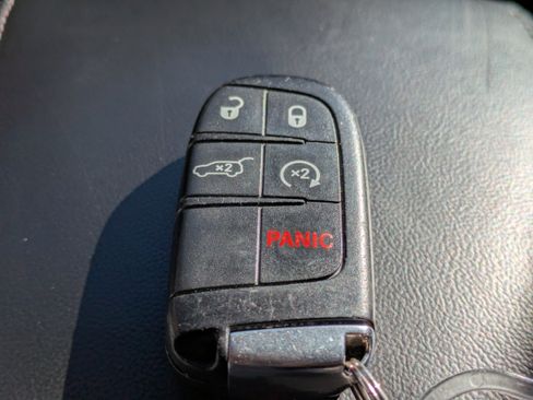 Used 2018 Jeep Grand Cherokee Altitude image 36