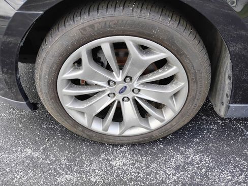 Used 2017 Ford Taurus Limited FWD image 23