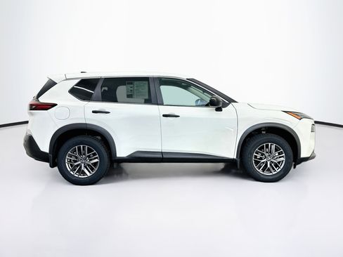 Used 2023 Nissan Rogue S AWD/4WD image 10