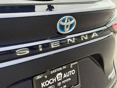 Used 2024 Toyota Sienna Platinum AWD/4WD image 19