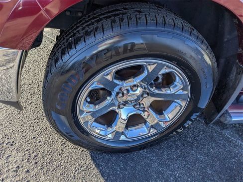 Used 2017 RAM 1500 Laramie w/ Convenience Group image 9