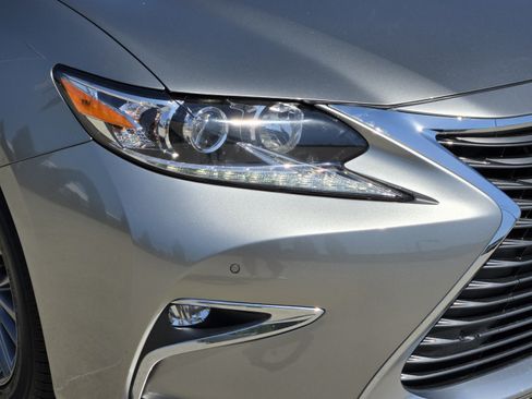 Used 2018 Lexus ES 350 w/ Premier Package FWD image 37