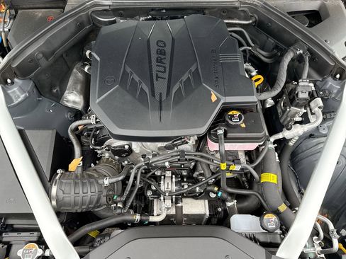 Used 2025 Genesis G70 2.5T image 17