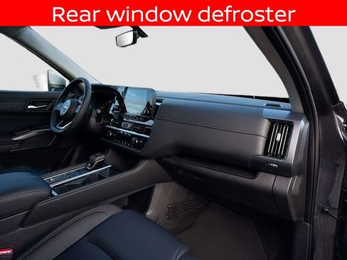 Used 2025 Nissan Pathfinder SL w/ Cargo Package image 17