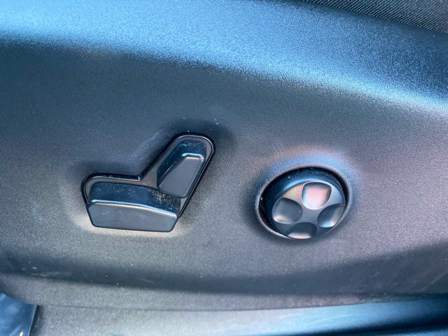 Used 2025 Chrysler Pacifica Limited FWD image 19