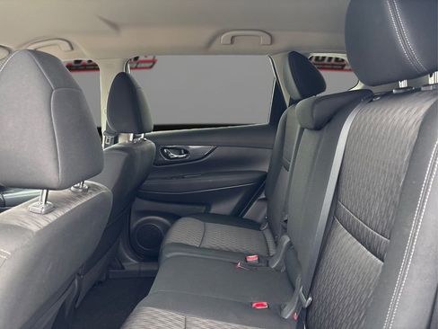 Used 2018 Nissan Rogue SV image 10