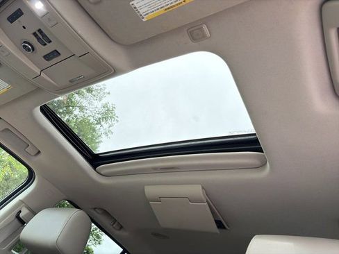 Used 2016 Chevrolet Suburban LT image 13