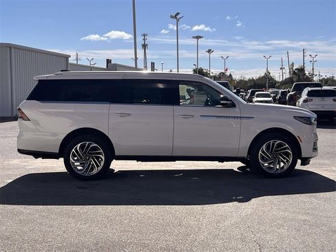 New 2025 Lincoln Navigator L Reserve image 6