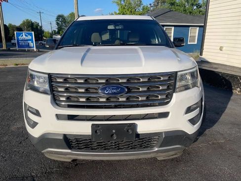 Used 2017 Ford Explorer XLT w/ Equipment Group 201A FWD image 2