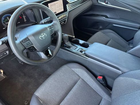 Used 2025 Toyota Camry LE image 5
