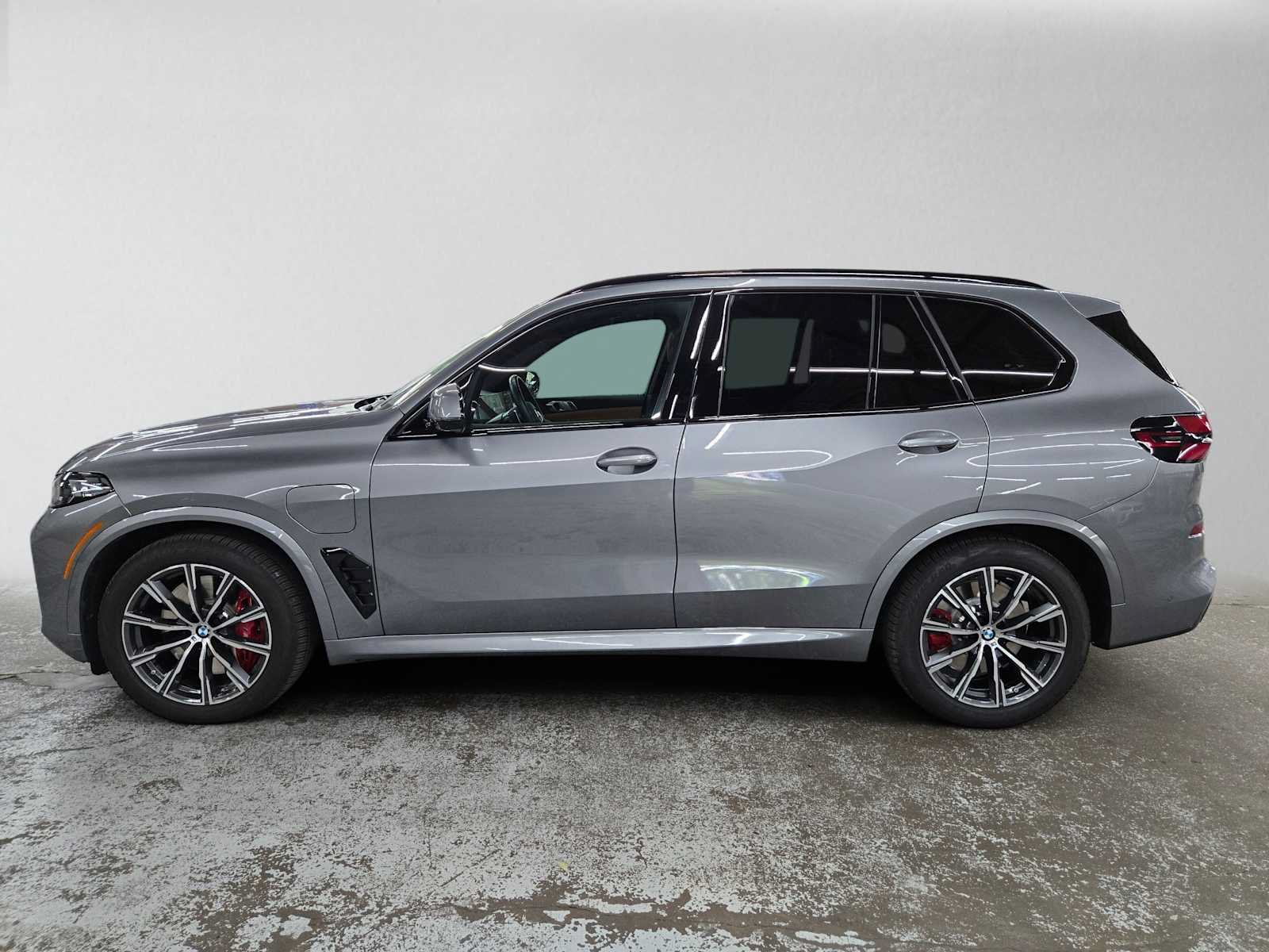 Used 2026 BMW X5 xDrive50e w/ M Sport Package AWD/4WD image 6