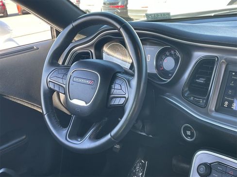 Used 2019 Dodge Challenger SXT image 13