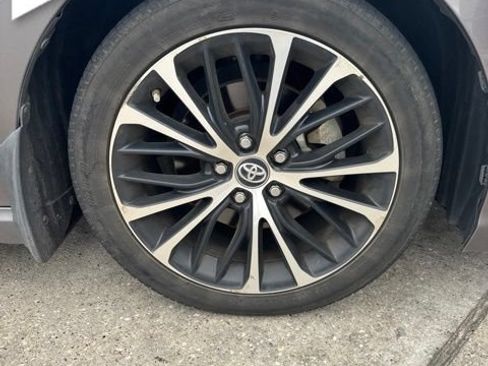 Used 2018 Toyota Camry SE w/ Convenience Package FWD image 4