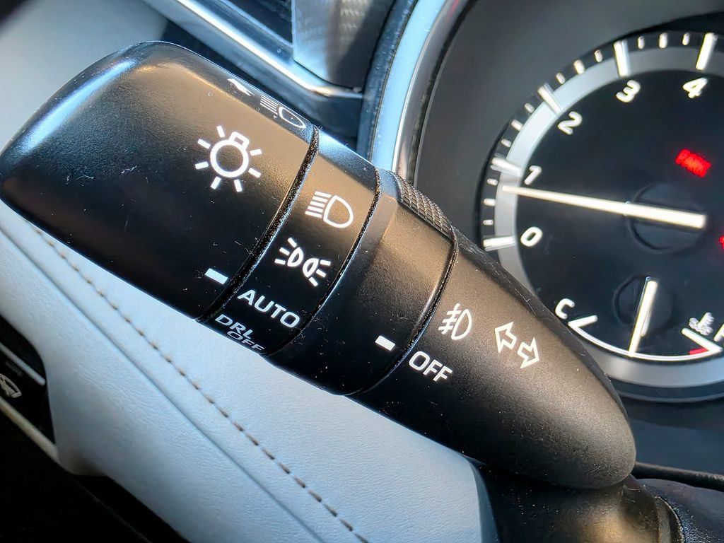 Used 2021 Toyota Highlander Platinum AWD/4WD image 24
