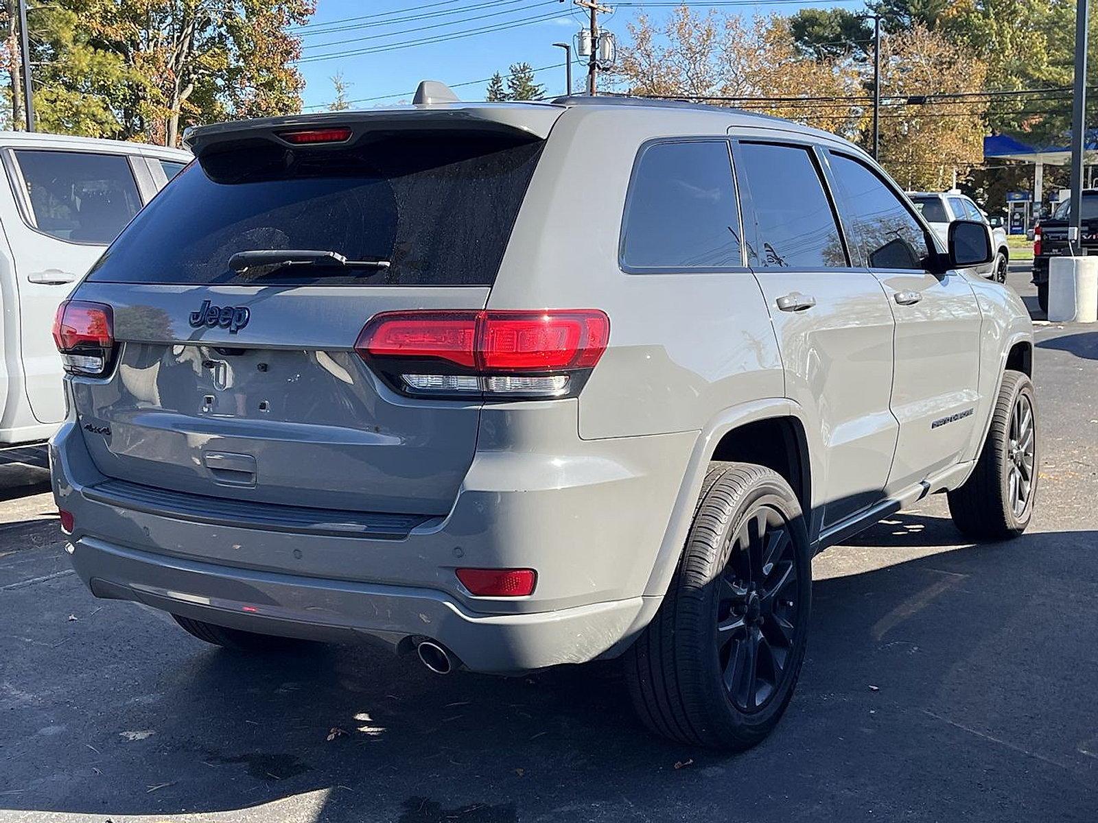 Used 2020 Jeep Grand Cherokee Altitude AWD/4WD image 3