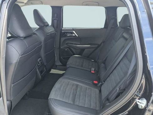 Used 2025 Mitsubishi Outlander SE AWD/4WD image 13