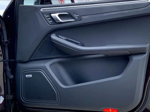 Used 2021 Porsche Macan S image 22