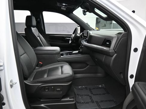Used 2025 Chevrolet Suburban LT RWD image 49