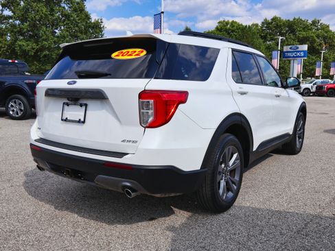 Used 2022 Ford Explorer XLT w/ Equipment Group 202A image 5