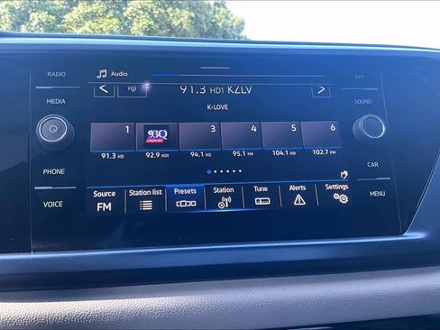 Used 2023 Volkswagen Taos SE w/ Panoramic Sunroof Package FWD image 37