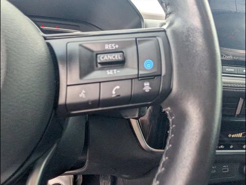 Used 2022 Nissan Rogue SV w/ SV Premium Package FWD image 19