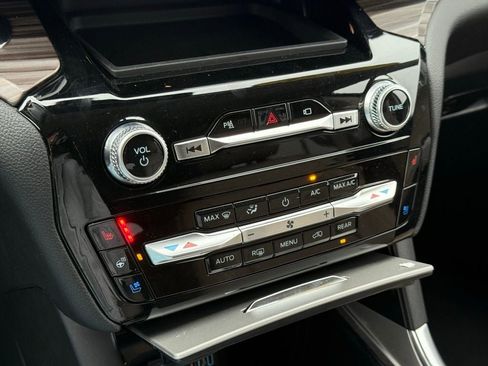 Used 2023 Ford Explorer Limited w/ Equipment Group 301A image 34