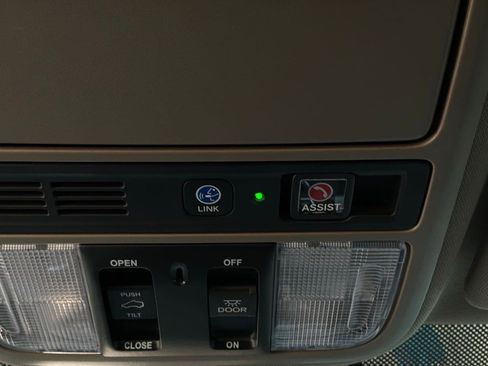 Used 2023 Honda Odyssey Elite image 25