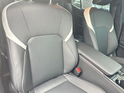 Used 2025 Toyota Camry SE image 35