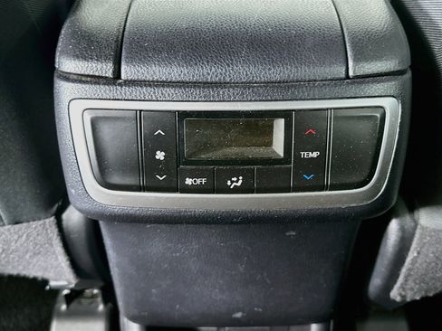 Used 2019 Toyota Highlander LE FWD image 26