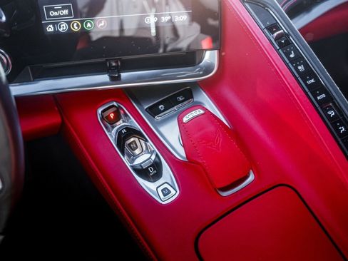 Used 2021 Chevrolet Corvette Stingray Premium Cpe w/ Z51 Performance Package image 25