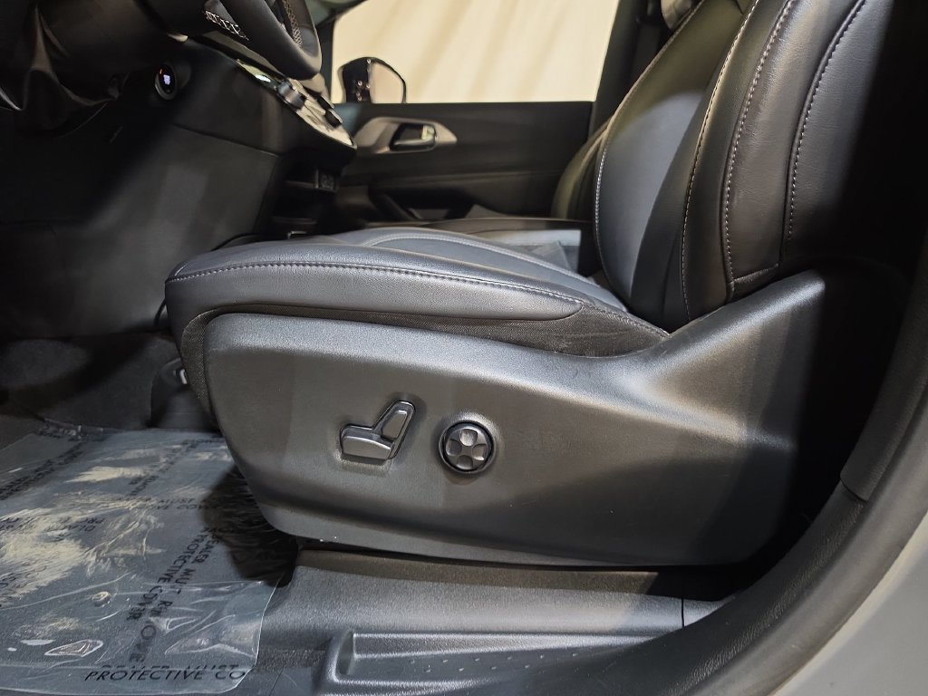 Used 2025 Chrysler Pacifica Select FWD image 14