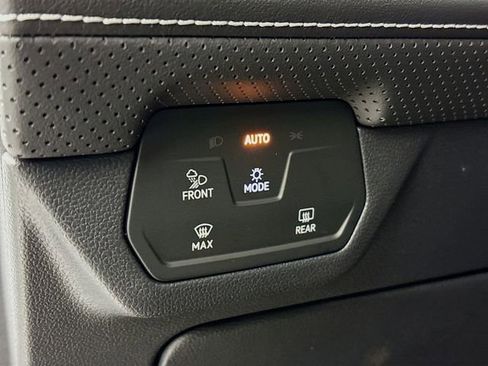 New 2026 Volkswagen Atlas Cross Sport SEL R-Line image 10