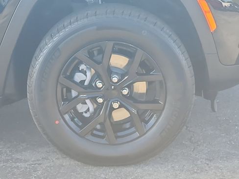 New 2025 Jeep Grand Cherokee Altitude image 23