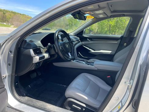 Used 2018 Honda Accord Touring image 10