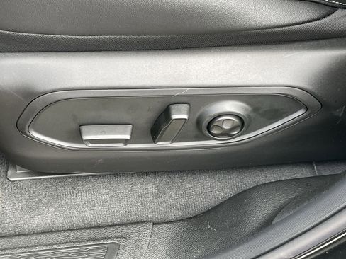 New 2025 Jeep Grand Cherokee Altitude image 12